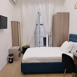 cavour-luxury-rooms.it-romehotels.com/