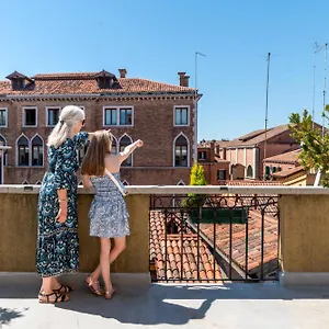 3* Pensión Palazzo San Luca