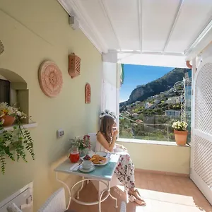 villa-lauro-lantica-cappella.hotels-amalfi.com/
